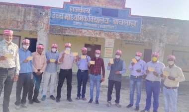 सरकारी कर्मचारियों  ने पुरानी पेंशन बहाली के लिए चलाया पोस्टकार्ड अभियान