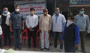 कोरोना संक्रमण से बचाव के लिए माता श्री गाेमती देवी जनसेवा निधी के संयुक्त तत्वावधान मे पिलाया आयुर्वेदिक काढा