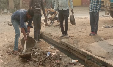 दीपावली त्यौहार को लेकर ग्राम पंचायत ने कस्बे में चलाया सफाई अभियान