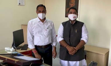 अबधेश बैरवा ने पीएचईडी मंत्री बीडी कल्ला से मुलाकात कर चम्बल के पानी सहित विकास पर की चर्चा