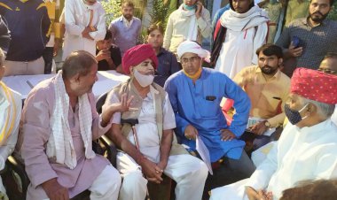 दो घंटे चली वार्ता रही विफल, विजय बैंसला अडे अपनी मांग पर