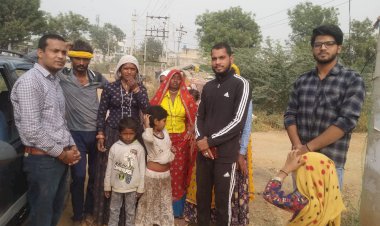 दीपाेत्सव पर निर्धन व गरीब परिवारों काे फल व दीपक किए वितरित