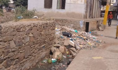 नाला निर्माण बना परेशानी का सबब, अधिकारियों की अनदेखी से 5 वार्डों के लोग परेशान