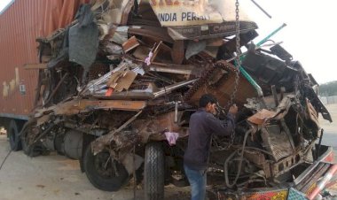 आमने-सामने  हुई दो ट्रकों की भिड़ंत, ड्राइवर की मौके पर मौत