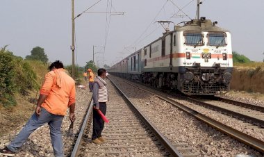 गुर्जर आंदोलन हुआ समाप्त,रेल्वे प्रशासन जुटा रेल्वे ट्रेक दुरुस्त करने में