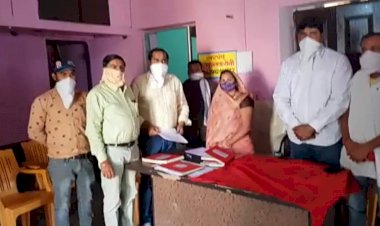 नगरपालिका सीओ ने ग्राम  विकास अधिकारी को सौपा वापिस चार्ज