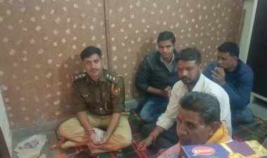 क्षेत्र में शान्ति व्यवस्था बनाये रखने के साथ-साथ पुलिस थाने में दीपावली पूजन कर अनूठी मिशाल पेश की