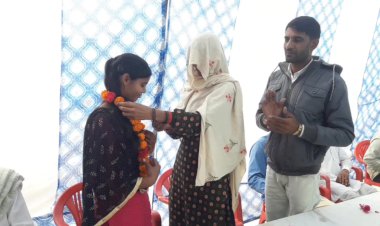 मुडावर के सुहेटा के ग्रामीणों ने 12वीं क्लास में जिला टॉपर नेहा को किया सम्मानित