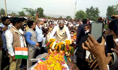 बीएसएफ जवान का सैन्य सम्मान के साथ हुआ अंतिम संस्कार, सम्मान में  लगाए गगनभेदी नारे