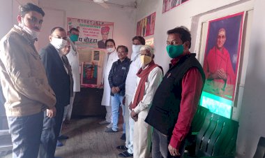 कांग्रेसी कार्यकर्ताओं ने पूर्व प्रधानमंत्री इंदिरा गांधी की जयंती मनाई