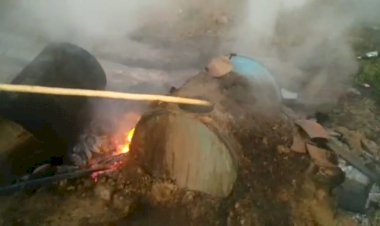 अवैध शराब की भट्टियों पर पुलिस ने की बड़ी कार्यवाही तीन हजार लीटर अर्धनिर्मित शराब कराई नष्ट