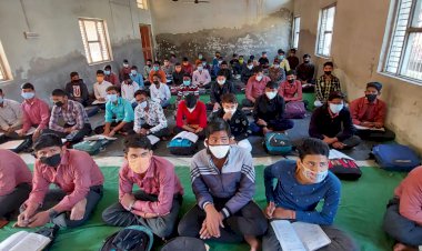 कुम्हेर में कोरोना गाइडलाइन की धज्जियां उड़ा रहे निजी स्कूल संचालक, तहसीलदार ने की कार्यवाही