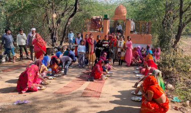 कार्तिक स्नान नहाने वाली महिलाओ बैकुंठ चतुर्दशी का पर्व मनाया, सैनी मोहल्ले के शिव मंदिर पर चला सत्संग व  भंडारे