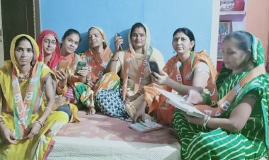 महिला अध्यक्ष आशा शर्मा के नेतृत्व मे 250 फाेन काॅल कर भाजपा प्रत्याशी वार्ड नं.5 के पक्ष  वाेट की अपील