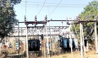 बार बार बिजली की अघोषित कटौती से कस्बे सहित आस पास के किसान परेशान