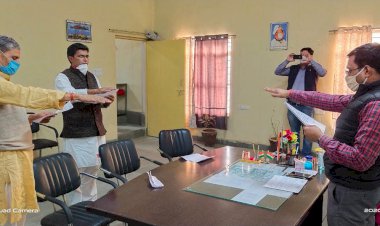 निर्विरोध निर्वाचित  निरंजन टकसालिया और नीरज कपासिया को एसडीएम ने दिलाई पार्षद पद की शपथ