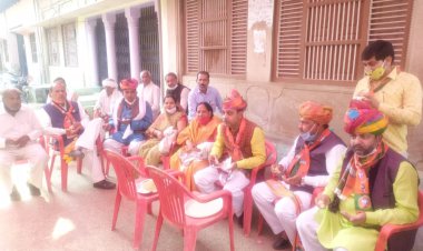 पूर्व विधायक बनवारी लाल सिंघल ने खेडली नगरपालिका चुनाव में किया जनसंपर्क