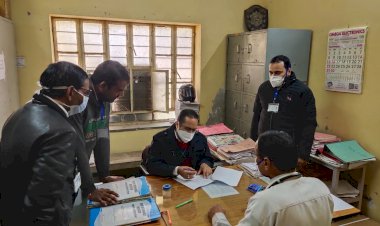 उपखंड अधिकारी सहित चार  टीमों ने किया सरकारी कार्यालय का निरीक्षण , सुधार के दिए निर्देश