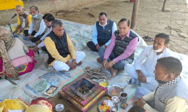 गौ सेवा सदन और गायत्री परिवार ने  किया  यज्ञ , गायों को खिलाया खिचड़ा