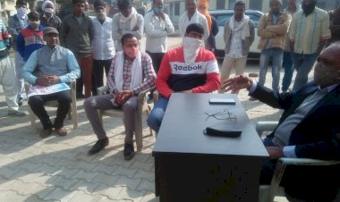 गंदे पानी के निकास को लेकर SDM व सरपंच से मिले ग्रामीण