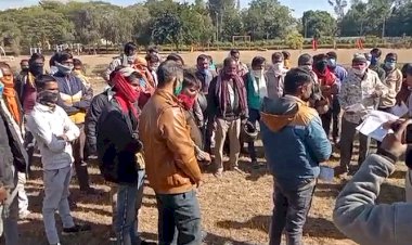 कोरोना की मार श्रमिक कार्डो को तरस रहे काम करने वाले मजदूर