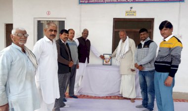 कठूमर जाट समाज ने पूर्व प्रधानमंत्री चौधरी चरणसिहँ की 118वीं जयन्ती मनाई, किये पुष्प अर्पित