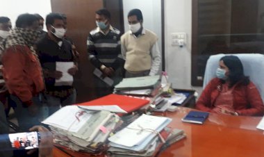 नगर परिषद बिल्डर्स एसोसिएशन ने नगर परिषद सभापति को सौंपा ज्ञापन