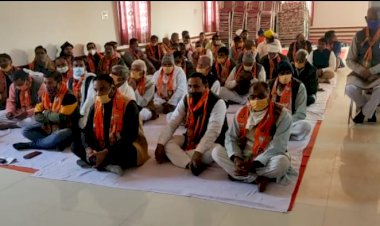 किसान संगोष्ठी का आयोजन कर मनाया पूर्व प्रधानमंत्री अटल बिहारी वाजपेयी का जन्मदिन