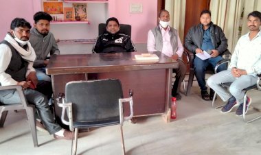 अलवर जिला परिषद के वार्ड नंबर 30 की समस्याओं को लेकर क्षेत्रीय विधायक से मिले सरोज प्रहलाद जाटव