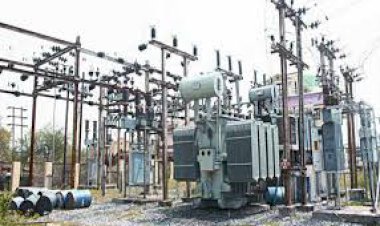 अघोषित विधुत कटौती से गुस्साऐ ग्रामीणो ने तालाबन्दी कर किया प्रदर्शन