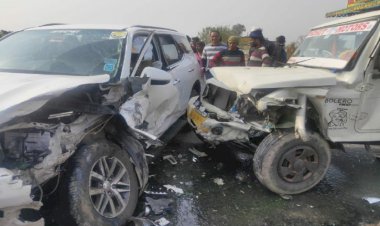 फॉर्च्यूनर कार व पिकअप गाड़ी में भीषण टक्कर विधायक सहित चार गंभीर रूप से घायल