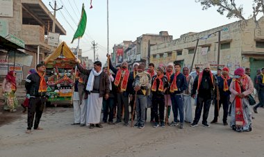 खेरली कस्बे से बाबा बजरंग दास कैला मंडल के तत्वावधान में कैला देवी की 28वीं पदयात्रा हुई रवाना