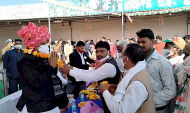 किसान विरोधी बिल के विरोध में सहकारिता मंत्री व कठूमर विधायक ने किसानों और पार्टी कार्यकर्ताओं को किया सम्बोधित