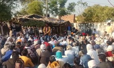 सीकरी के रामगढ़ बास में युवक की हत्या, गुस्साए परिजन व ग्रामीणों ने दिया पुलिस थाने पर धरना