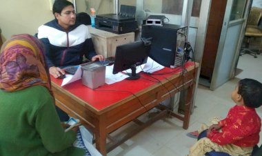 डाकघर में बनाए जा रहे हैं आधार कार्ड