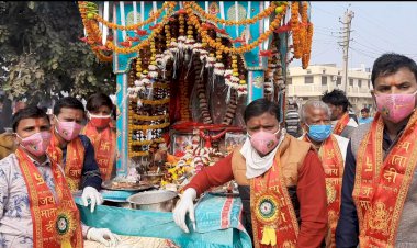 जय माता के जयकारों से गूंजी उठी जलमहलों की नगरी डीग