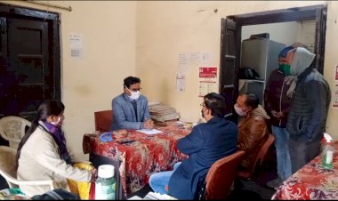 जिला कलेक्टर डिडेल ने किया डीग, श्योरावली व शीशवाड़ा ग्राम सेवा सहकारी समितिओ का औचक निरीक्षण