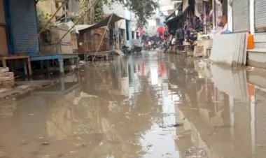 रामगढ़ में नासूर बनी सीवरेज की समस्या, बाजार में आधा दर्जन दुकानें पानी से लबालब