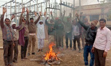 विद्युत कटौती को लेकर ग्रामीणों ने किया, विद्युत जीएसएस धरना प्रदर्शन
