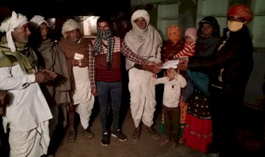 रेल्वे कर्मचारियों ने सामूहिक योगदान कर एक लाख नो हजार की राशि का किया आर्थिक सहयोग