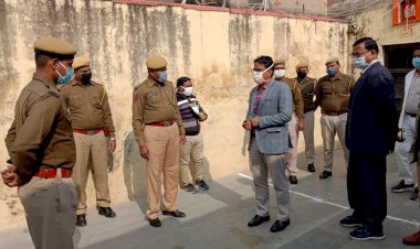 बयाना में जिला कलैक्टर ने विभिन्न कार्यालयो का किया निरीक्षण