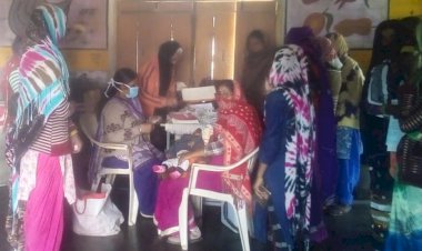 आंगनवाड़ी केंद्र पर बच्चों का हुआ टीकाकरण और गर्भवती महिलाओं को दी गई कैल्शियम की गोली