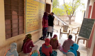 ग्राम बलदेवबास में किशोरी बालिकाओ की बैठक आयोजित कर दी स्वास्थ्य संबन्धित जानकारी