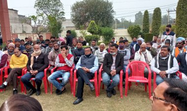 अलवर सांसद महंत बाबा बालकनाथ योगी व पूर्व विधायक अलवर शहर बनवारीलाल सिंघल पहुँचे किशनगढ़बास