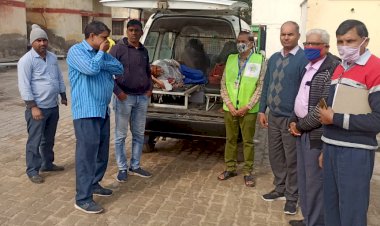 85 वर्षीय बीमार लावारिस  को  अपना घर आश्रम भरतपुर भिजवाया