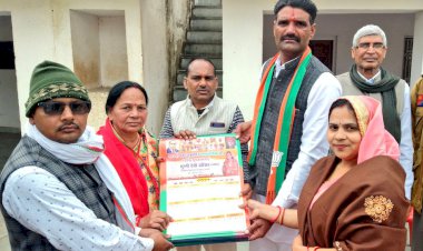 पूर्व सरपंच मुन्नी देवी खौंकर और श्वेता जैन ने किया नव-वर्ष कैलेंडरो का किया विमोचन