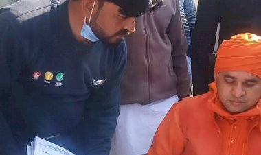 प्रयागराज जयपुर सुपरफास्ट एक्सप्रेस का ठहराव गोविंदगढ़ में करवाए जाने के लिए रेलमंत्री के नाम सौपा ज्ञापन