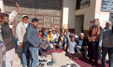 पुलिस के पहरे में हुई नगर पालिका की साधारण सभा की पहली बैठक,पशुवधगृह के विरोध में जमकर हंगामा