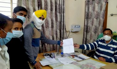 आईपीएस अधिकारी का कार्यकाल बढाने की मांग,एसडीएम को सौपा ज्ञापन