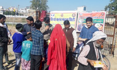 लियो क्लब महुआ सिटी द्वारा गरीबों को बांटे गए भोजन पैकेट